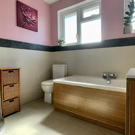 Spacious In The Suburbs 布里斯托